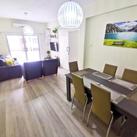 Beach-A-Holic Apartment, 2 Min Distance From Larnaca Marina Lárnaca Exterior foto