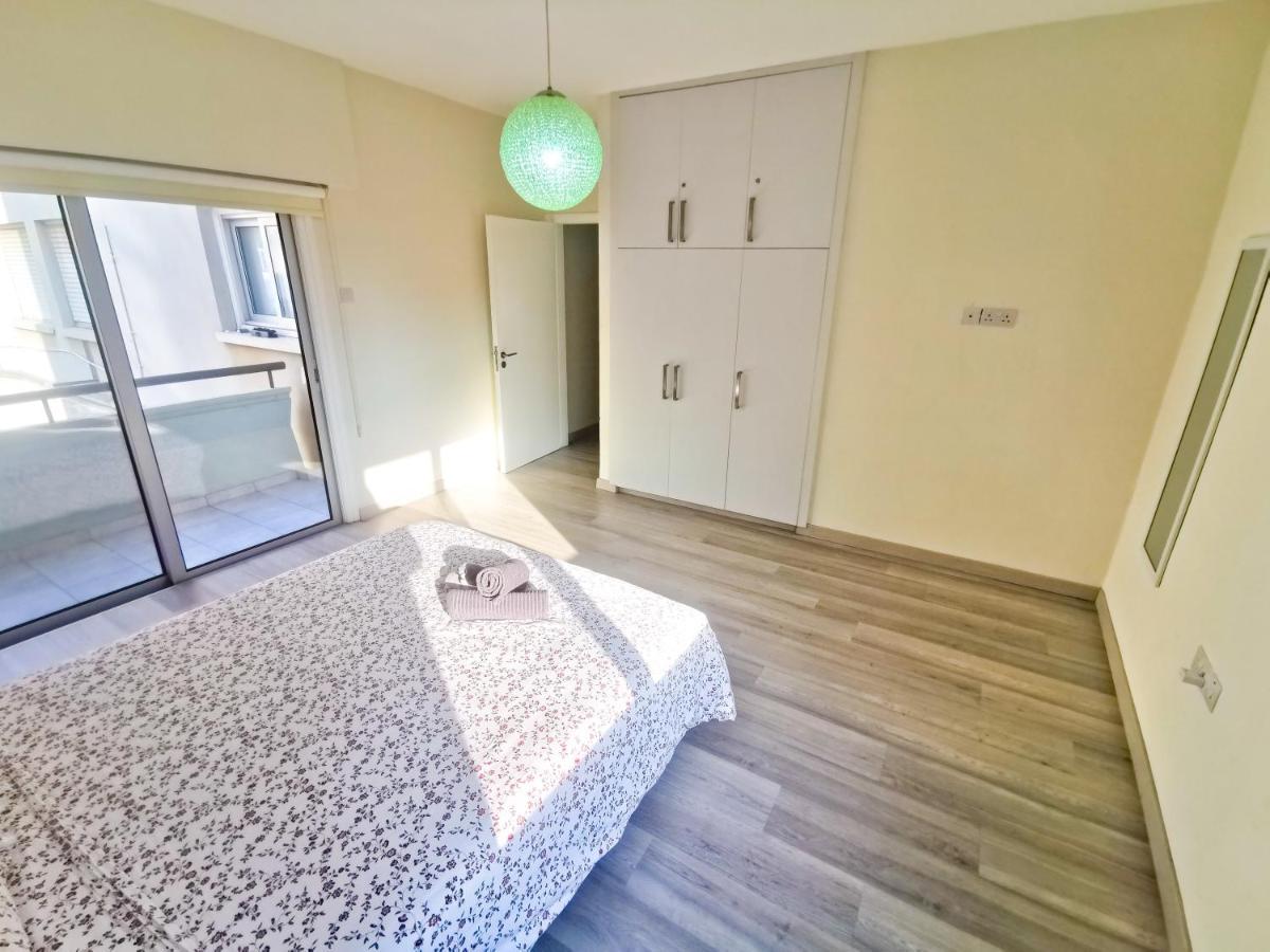 Beach-A-Holic Apartment, 2 Min Distance From Larnaca Marina Lárnaca Exterior foto