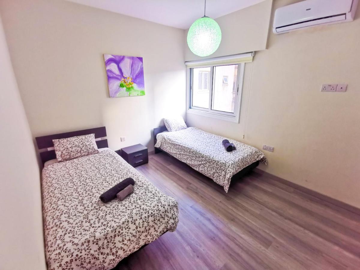 Beach-A-Holic Apartment, 2 Min Distance From Larnaca Marina Lárnaca Exterior foto