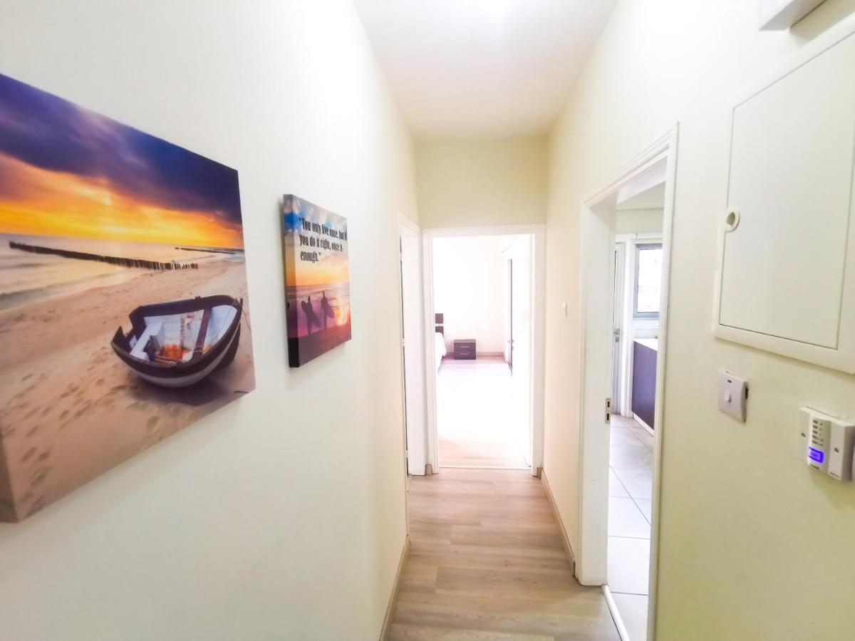 Beach-A-Holic Apartment, 2 Min Distance From Larnaca Marina Lárnaca Exterior foto