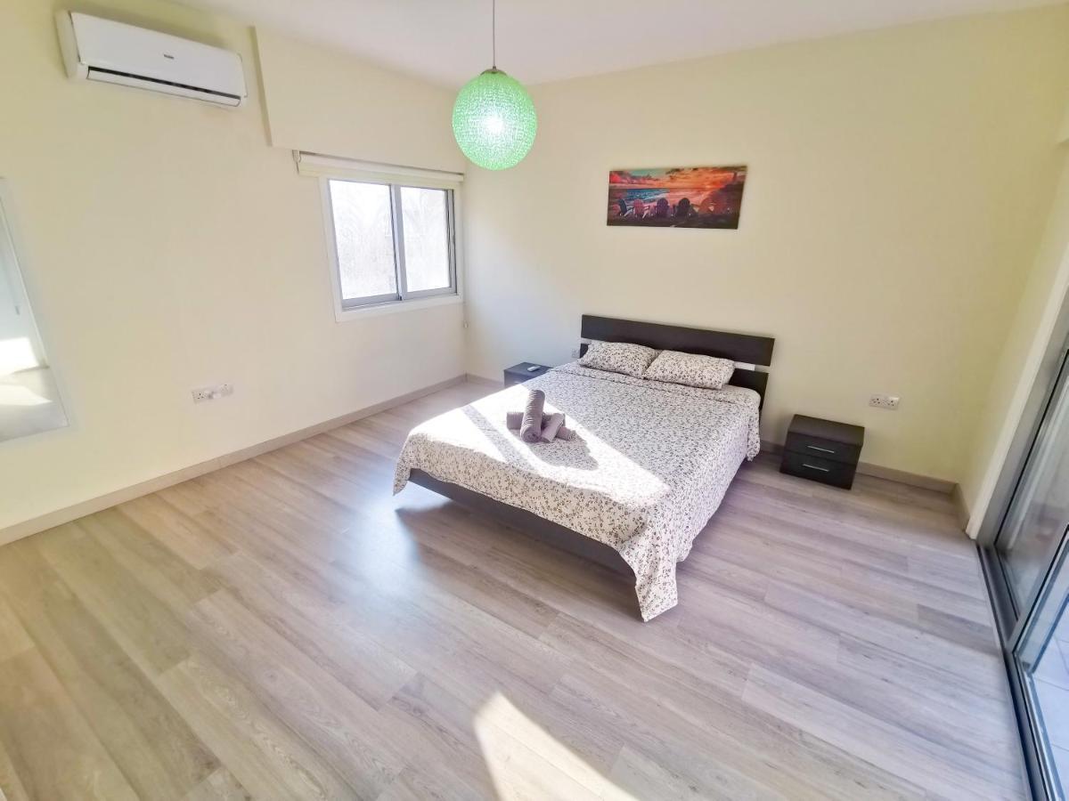 Beach-A-Holic Apartment, 2 Min Distance From Larnaca Marina Lárnaca Exterior foto